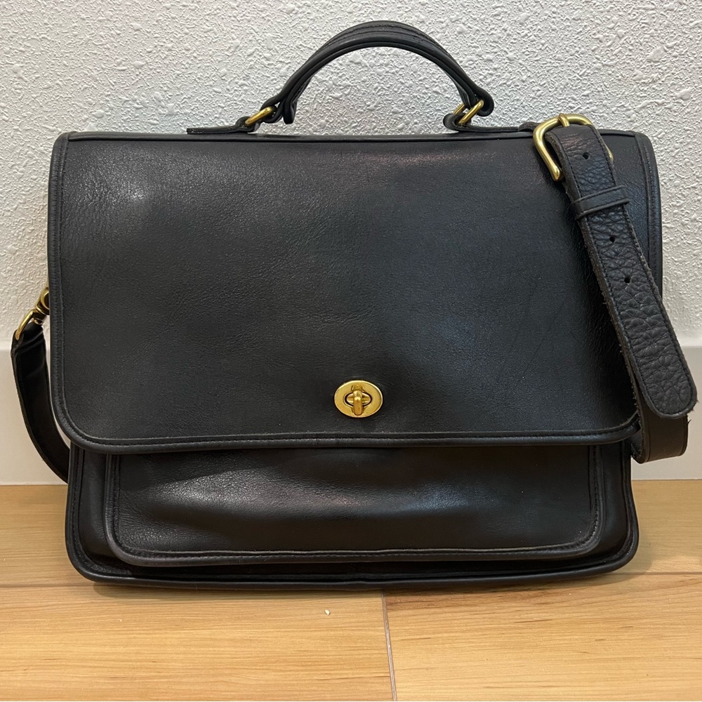 Vintage Coach shoulder bag/ brief case. Great shape. Beautiful bag. $135
